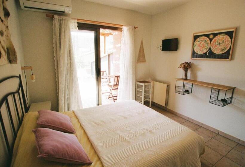 Quarto Estandar com Terraço, Hostal De L Aigua