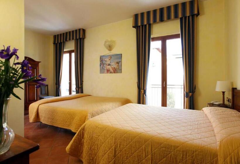 اتاق استاندارد چهار تخته, Bologna