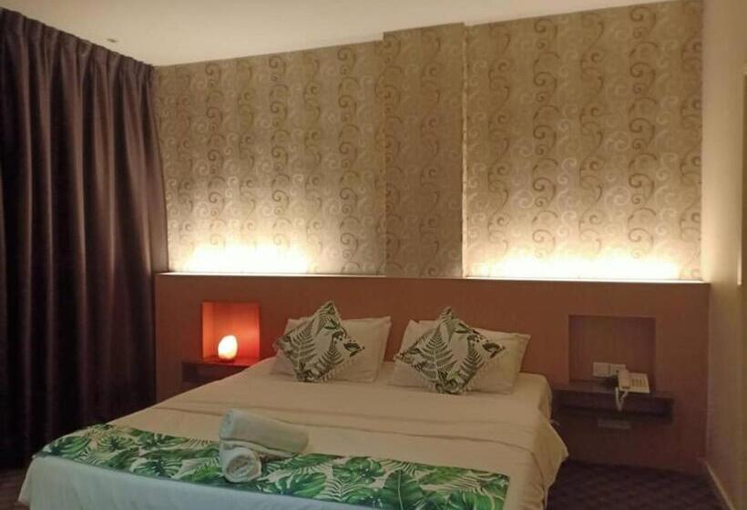 キングサイズベッドのデラックスルーム, Grandeur Hotel And Spa