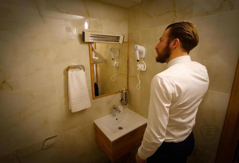 اتاق لوکس سه تخته, Motel Kvele