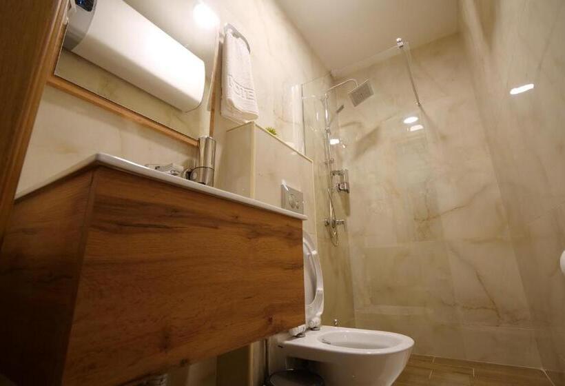 اتاق لوکس, Motel Kvele