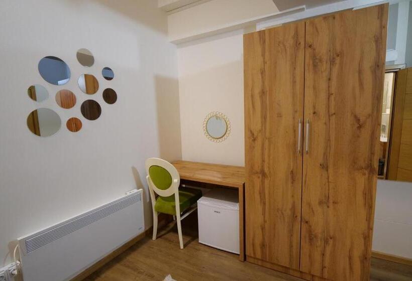 اتاق لوکس, Motel Kvele