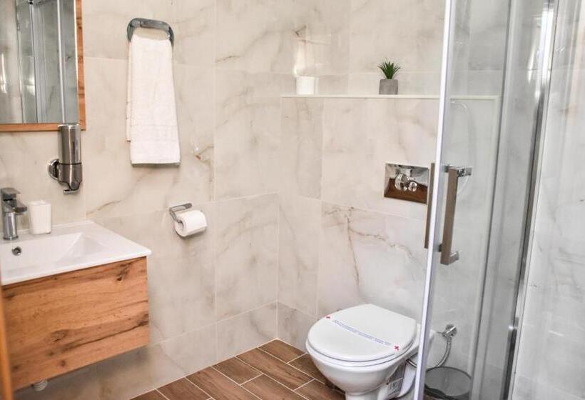 اتاق لوکس چهار تخته, Motel Kvele