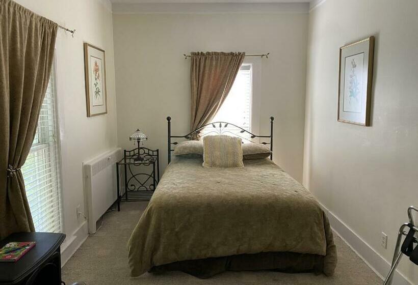 Номер Стандарт, Monroe Manor Inn
