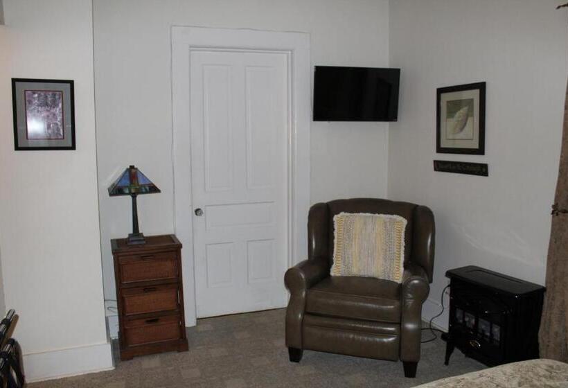 Номер Стандарт, Monroe Manor Inn