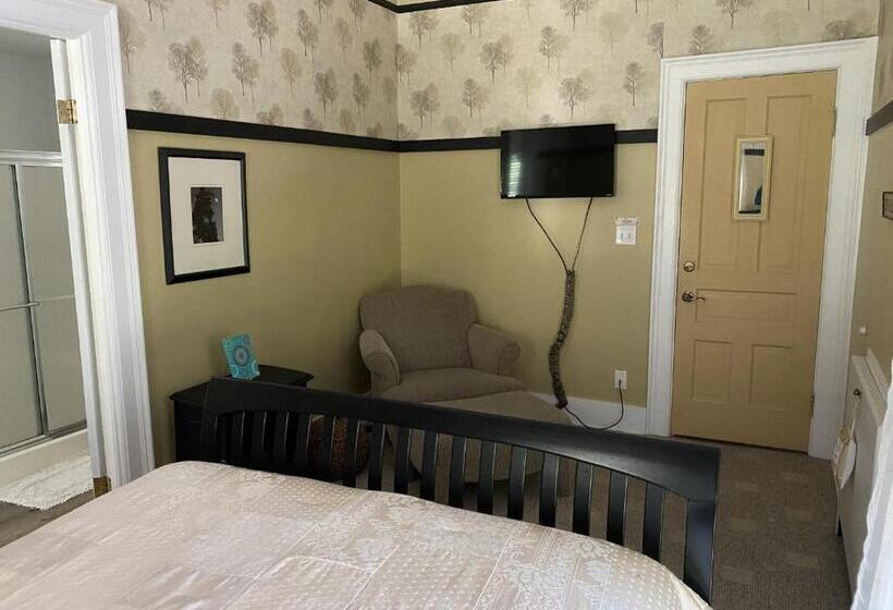 Номер Стандарт, Monroe Manor Inn