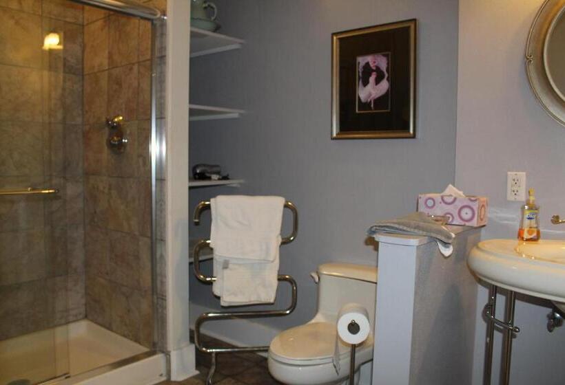 Люкс, Monroe Manor Inn
