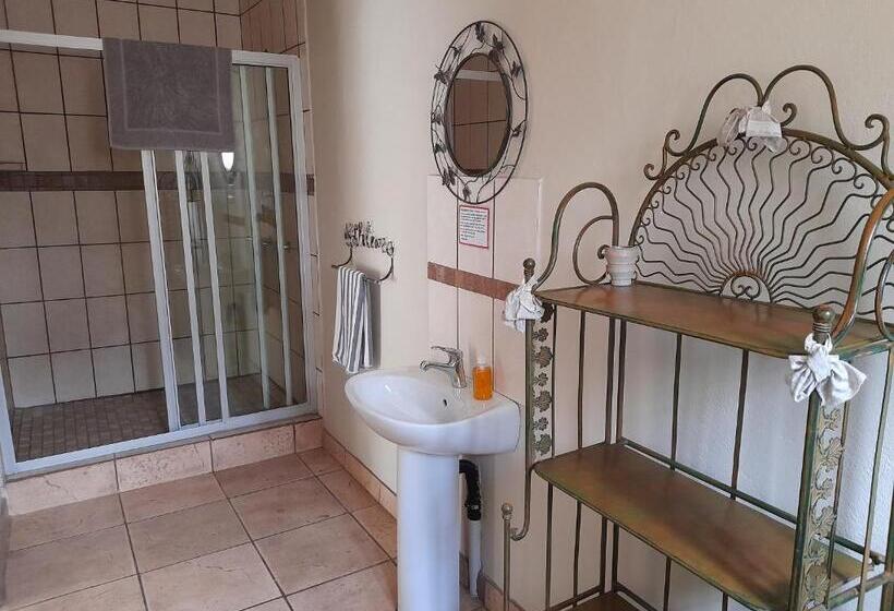 Семейный Номер, Palms Lodge