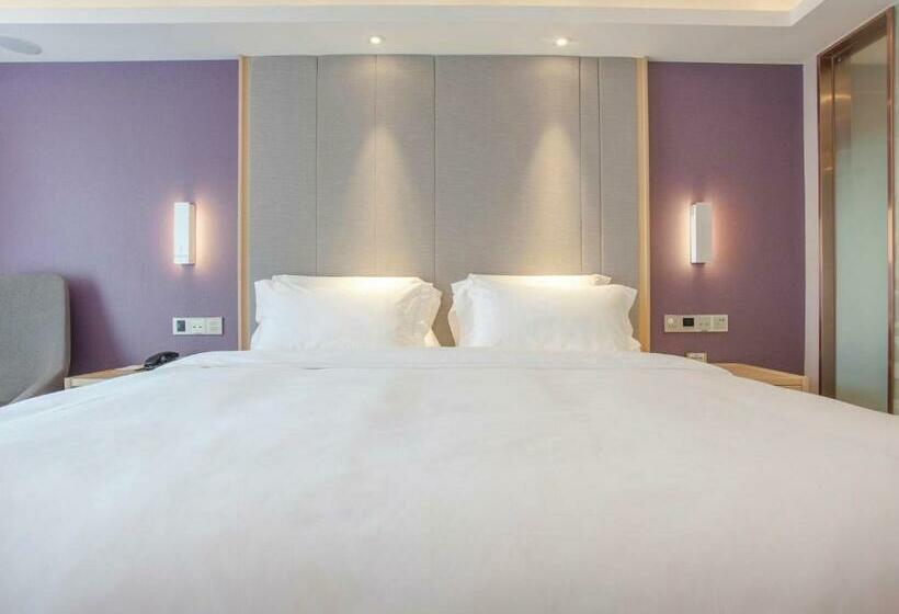 스탠다드 룸 킹사이즈 침대, Lavande Hotel Zigong Tanmulin Lantern Park