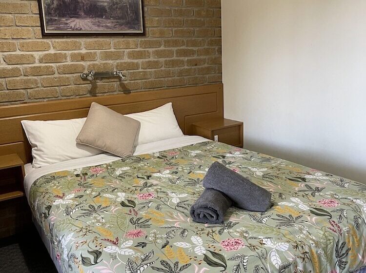 Семейный Номер, Darling Junction Motor Inn