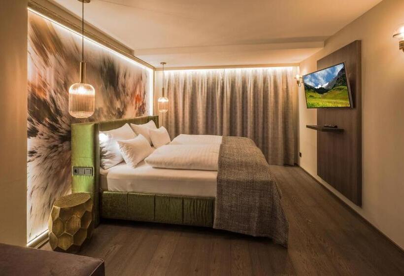 Студия Стандарт, Vier Studios & Restaurant