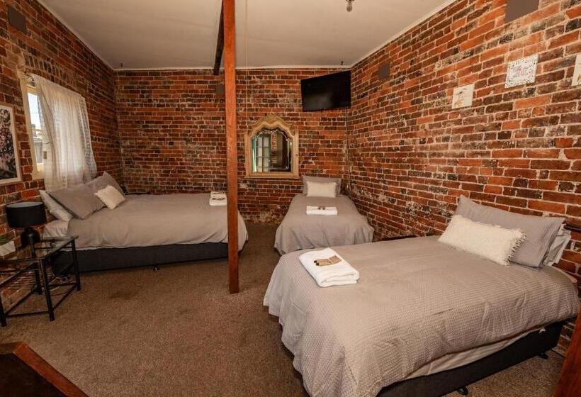 Семейный Номер, The Centennial Hotel Gulgong