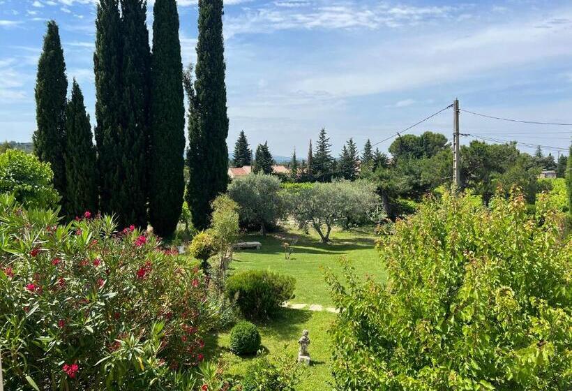 Номер Стандарт Вид на Сад, Domaine La Condamine Crillon Le Brave