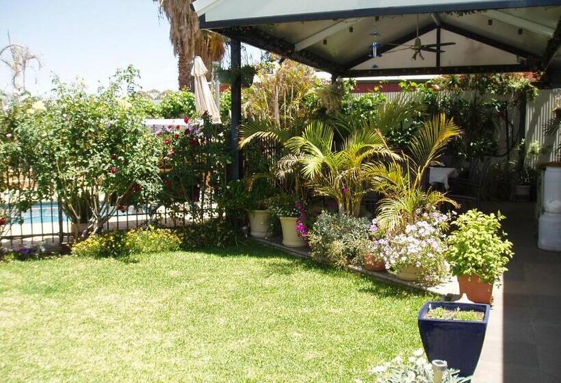 اتاق استاندارد سه نفره, A Good Rest B&b