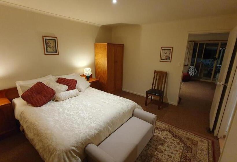 스위트, Oaktree Guest House