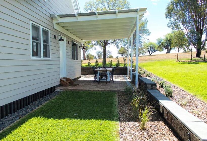 كابينة, Goonoo Goonoo Station