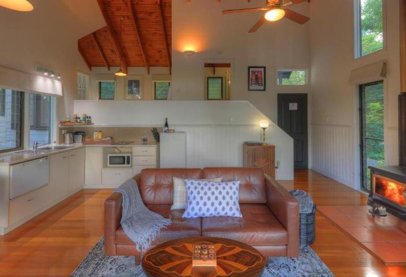 Хижина, Montville Misty View Cottages