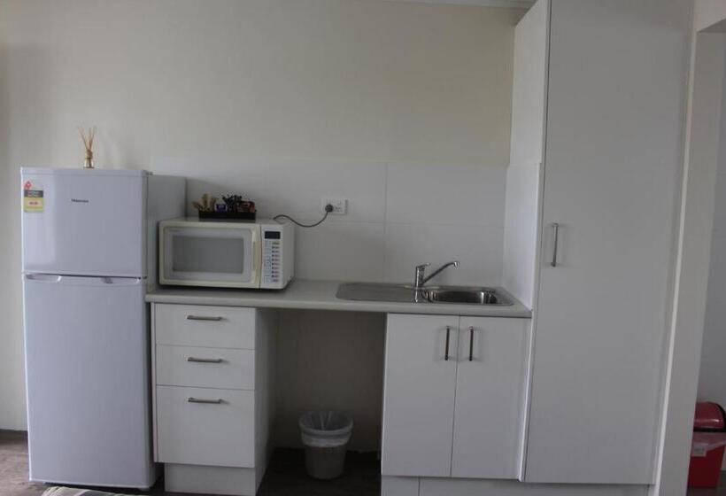 غرفة قياسية سرير ملكى لذوى الإحتياجات الخاصة, Centrepoint Motel