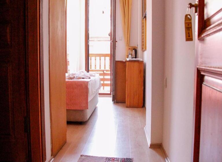 Quarto Estandar com Sacada, Limon Otel