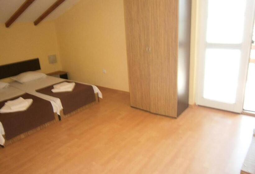 标准间带阳台, Guest House Hristovi