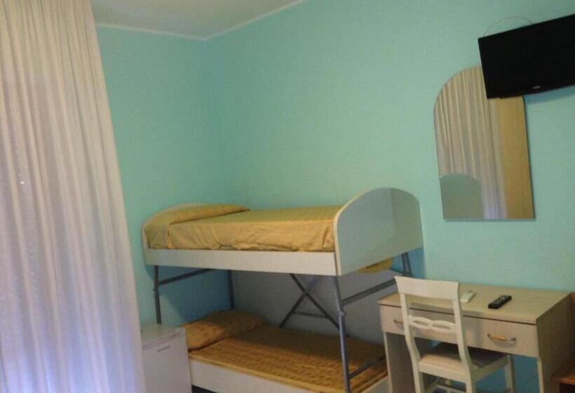 Economy Quadruple Room, Albatros