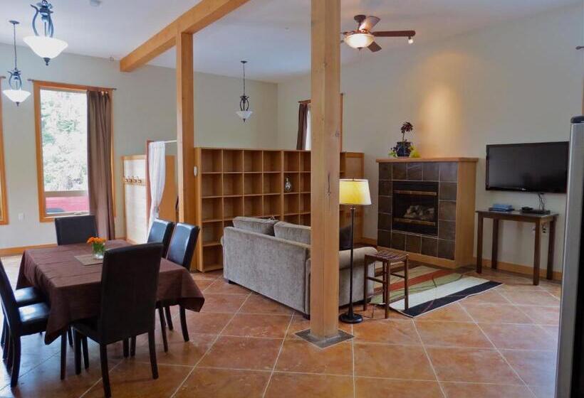 سوییت لوکس, Cobble Wood And Bird Sanctuary Guest Houses