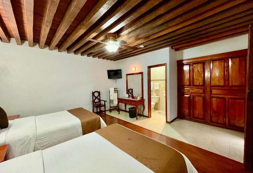 اتاق استاندارد چهار تخته, Puebla Plaza