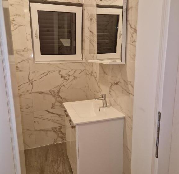 חדר סטנדרט לארבעה נוף לים, Guest House Lidus