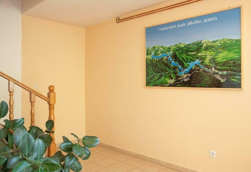Standard Triple Room with Terrace, Guesthouse Zafran
