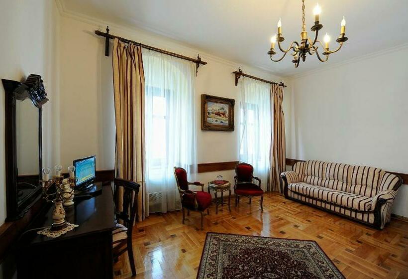 سوییت, Castel Haller