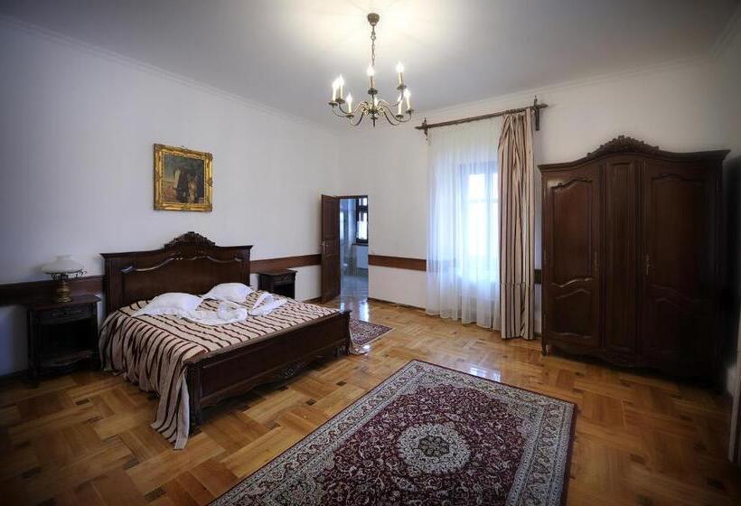 سوییت, Castel Haller