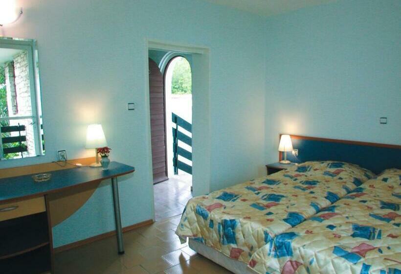 패밀리 룸, Rusalka Holiday Village