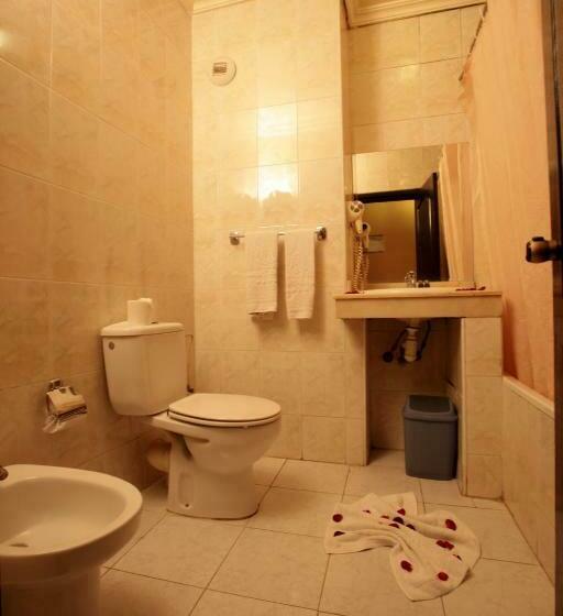 اتاق استاندارد با چشم‌انداز استخر, Imperial Holiday
