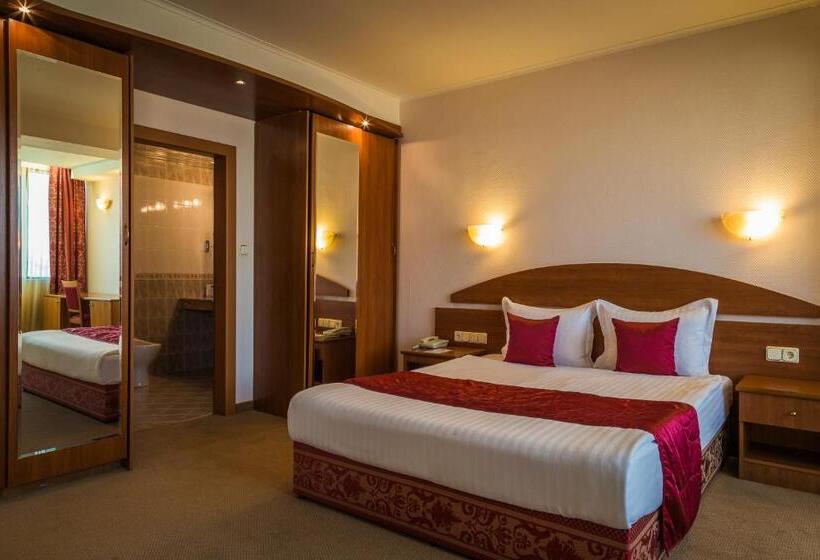 Студия Deluxe, Sevlievo Plaza