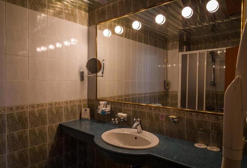 Номер Deluxe Кровать Кинг, Sevlievo Plaza