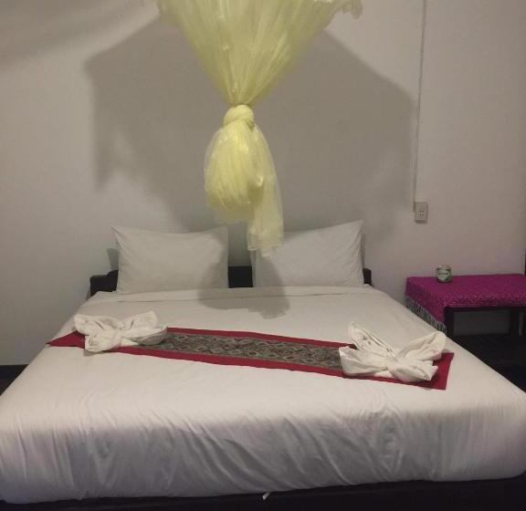 스탠다드 방갈로, Thongdam Guesthouse