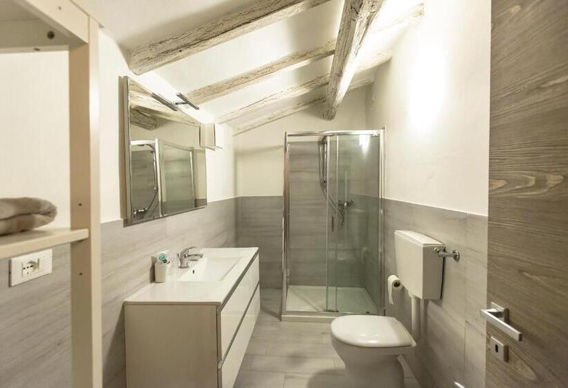 高级大房间, 700enolocanda