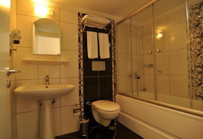 Номер Deluxe, Delfi Hotel Spa & Wellness Center