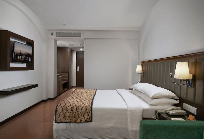 اتاق لوکس با چشم‌انداز استخر, Park Inn By Radisson Goa Candolim