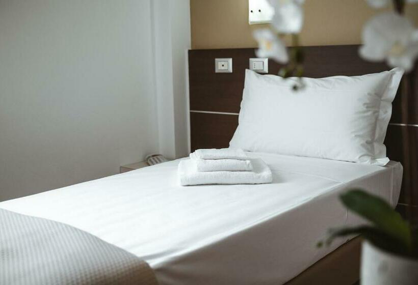 اتاق استاندارد یک نفره, Albergo Commercio