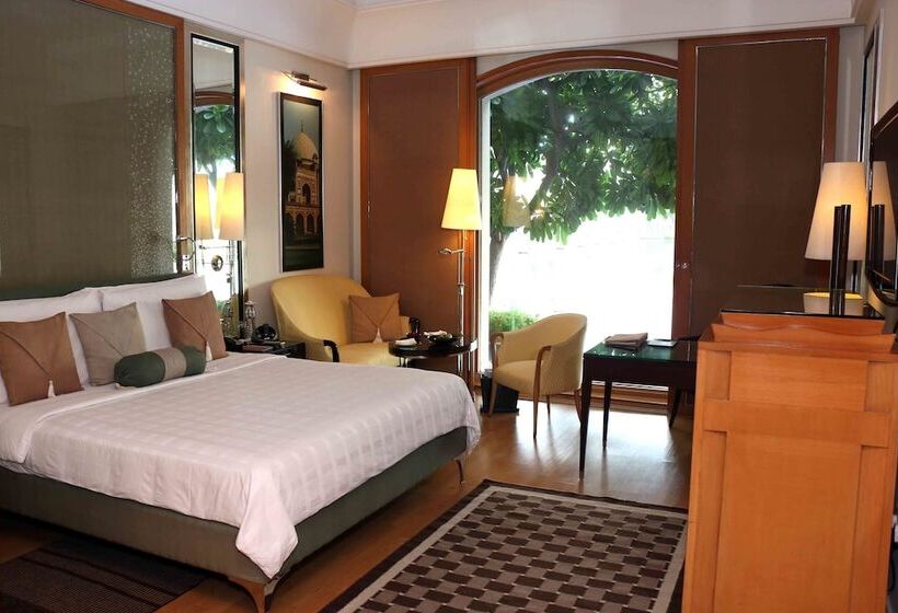 带泳池观景的豪华房, Trident Gurgaon