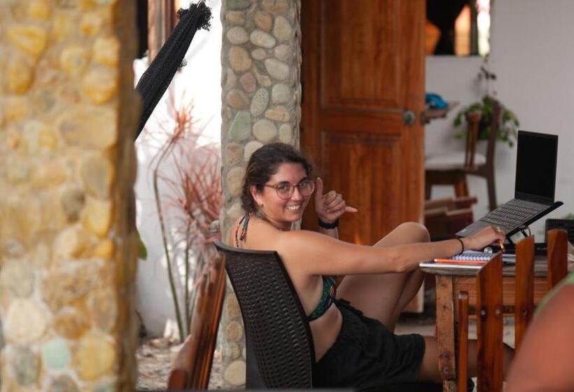 Люкс Вид на Море, Hostal Mirada Al Mar