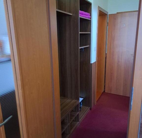 Люкс 2 Спальни, Penzion Kozak B&b