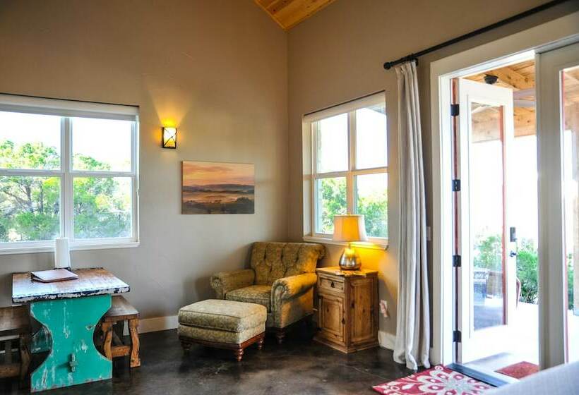 Студия Премиум, Hill Country Casitas