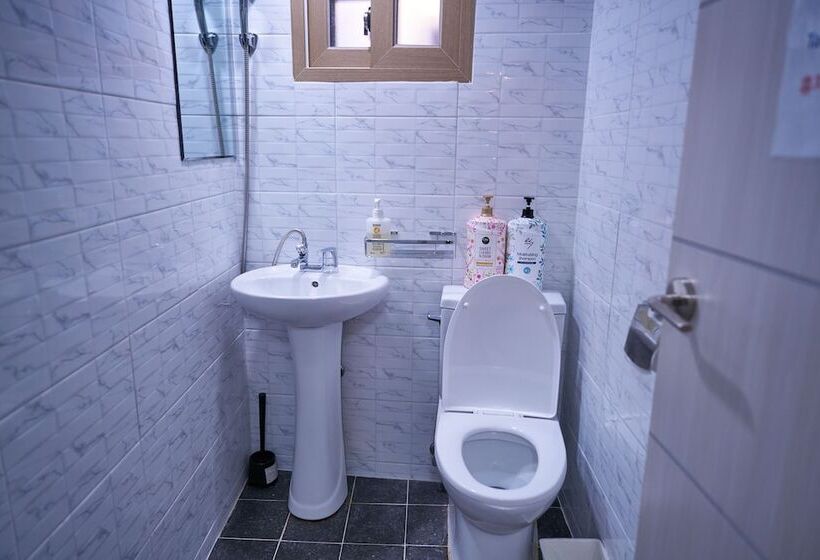 חדר סטנדרט לשלושה, Seoul Station R Guesthouse