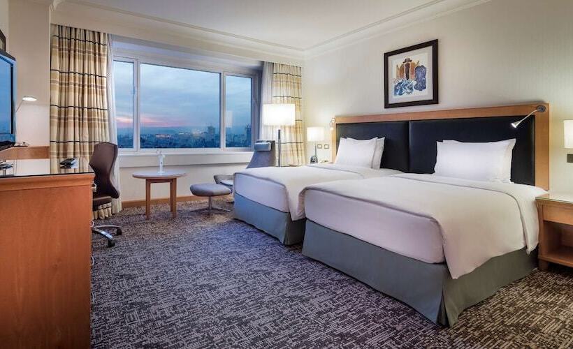 اتاق اجرایی, Adana Hiltonsa