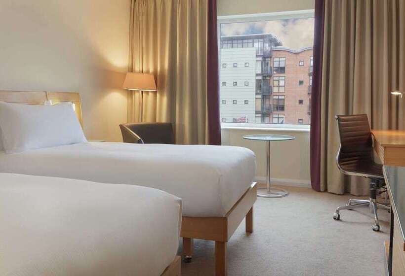 اتاق اجرایی, Adana Hiltonsa