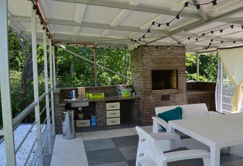 اتاق لوکس, Guest House At Lesya Ukrainka