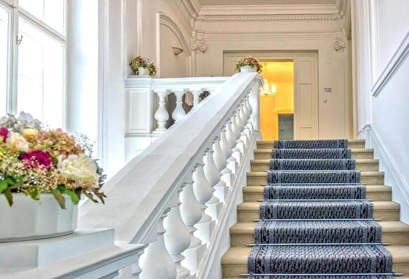 استودیوی استاندارد, Penzion Apartmány Hradební