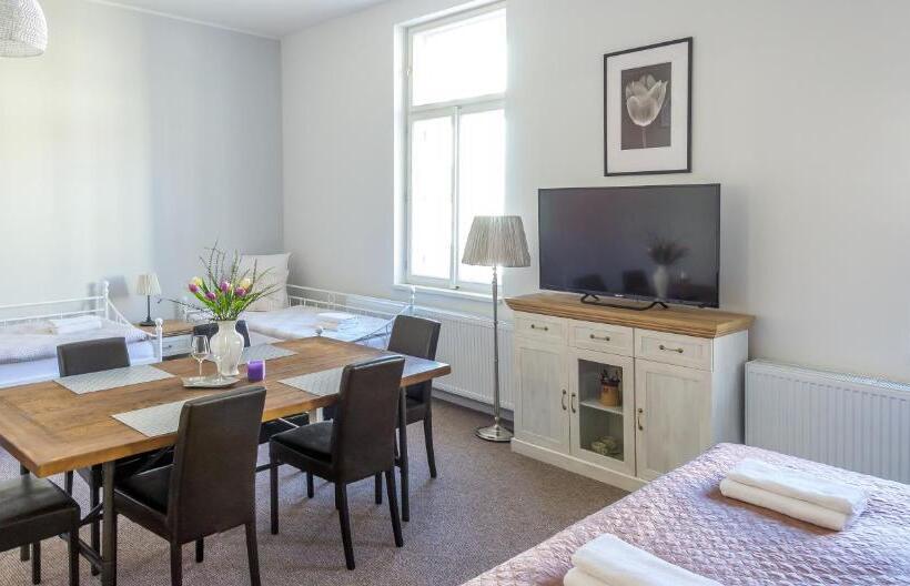اتاق خانوادگی, Penzion Apartmány Hradební